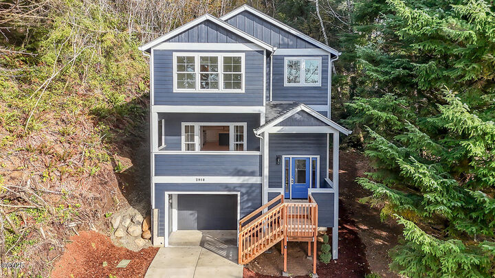 Property Photo:  2910 NE Klamath Place  OR 97365 