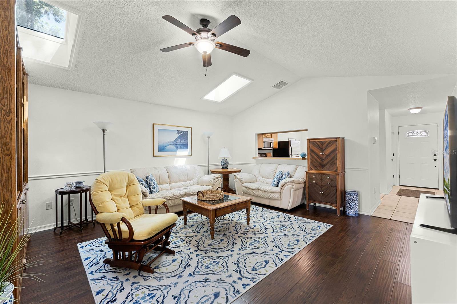 Property Photo: 651 Robinhood Drive FL 32751