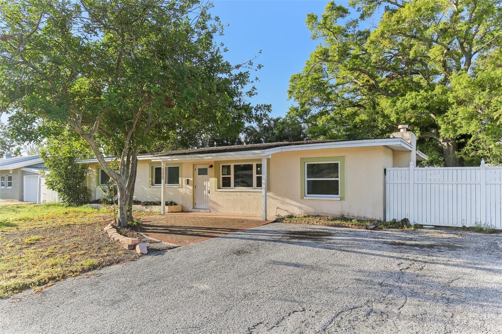 Property Photo: 230 Davison Avenue NE FL 33703
