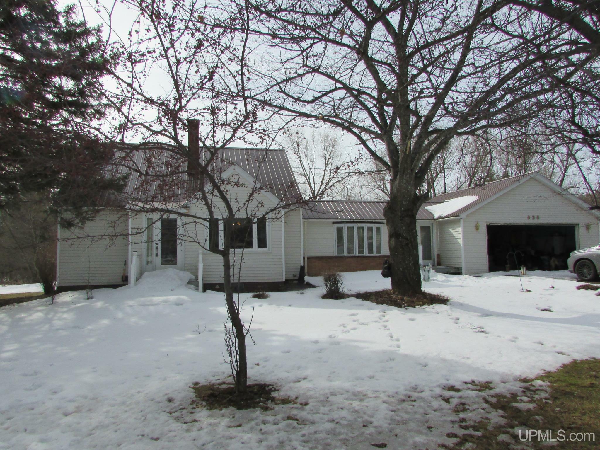 636 Michigan Avenue  Baraga MI 49908 photo