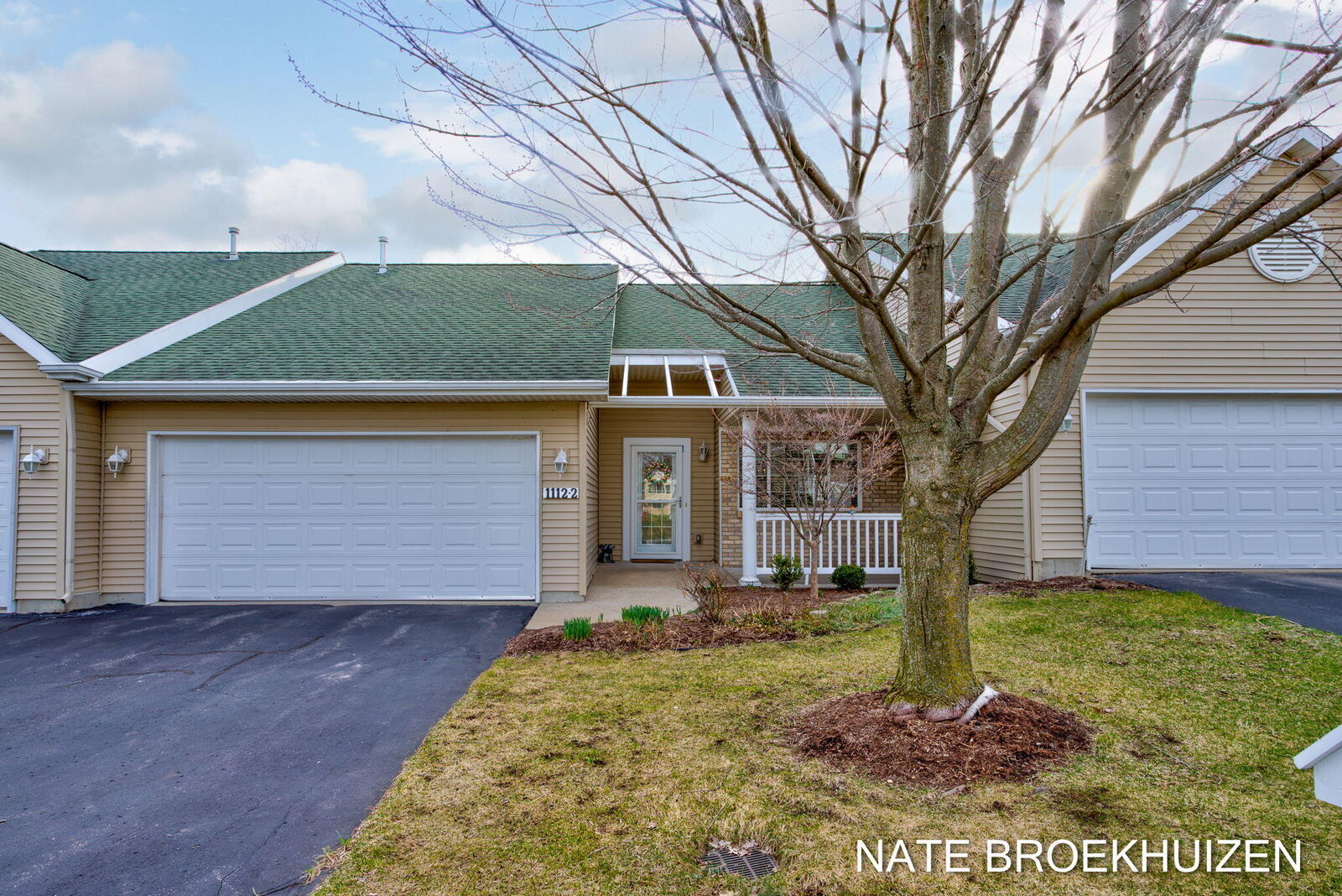 Property Photo:  1112 Fountain View Circle  MI 49423 