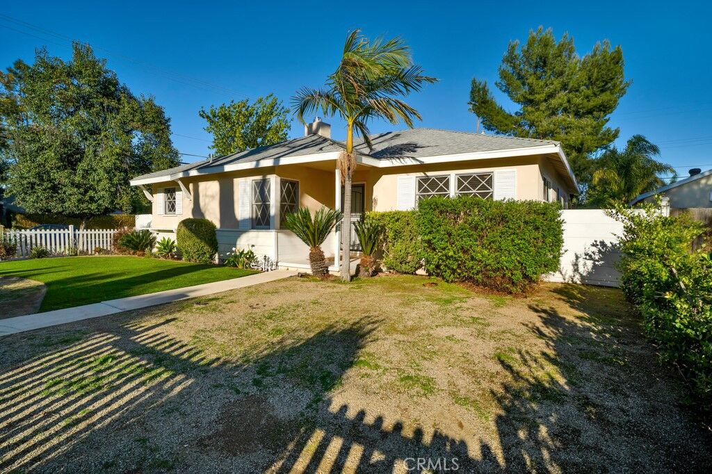 Property Photo:  7962 Cozycroft Avenue  CA 91306 