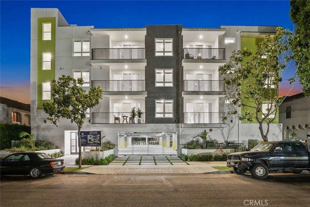 Property Photo: 5820 La Mirada Avenue 406 CA 90038