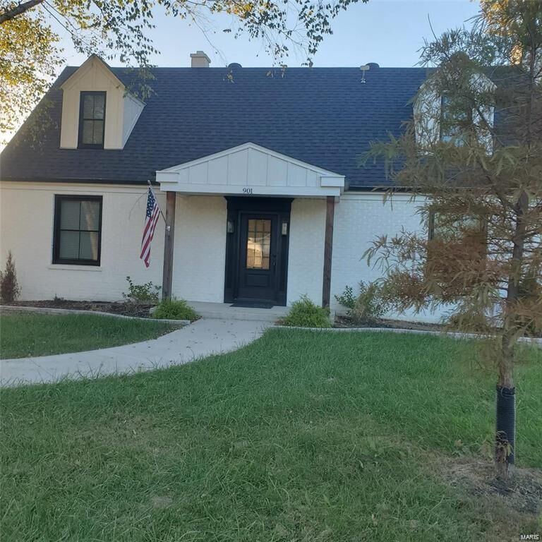 Property Photo: 901 N Cape Rock Drive MO 63701