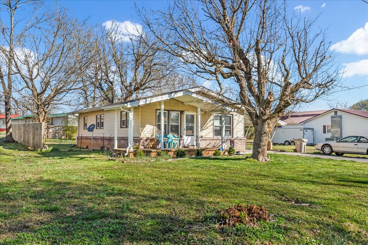 Property Photo: 112 Shasteen St TN 37330