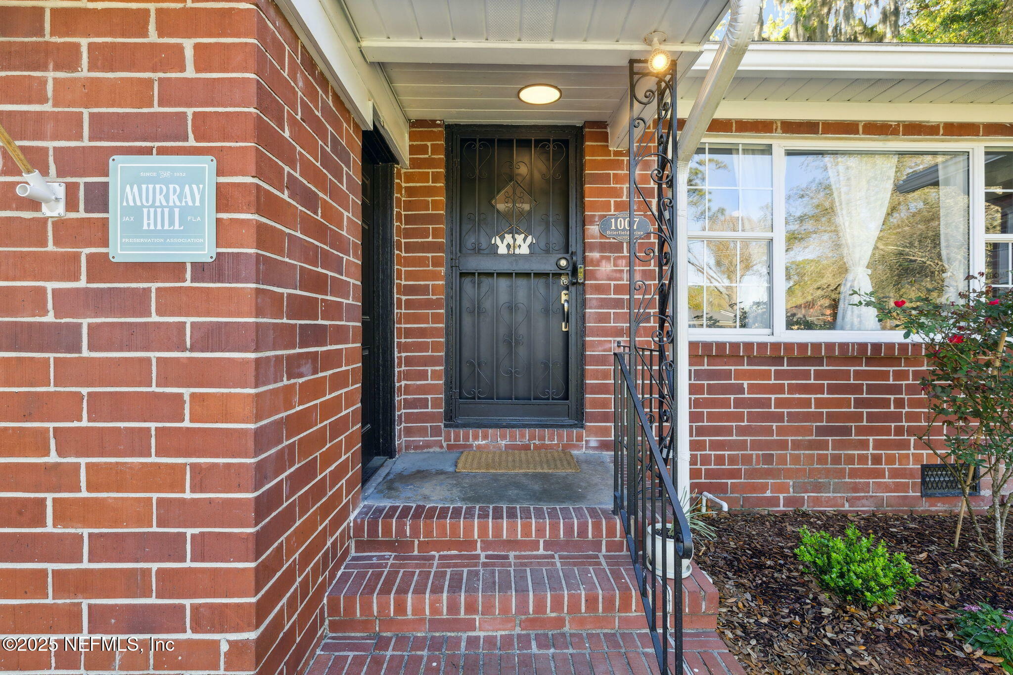 Property Photo: 1007 Brierfield Drive FL 32205