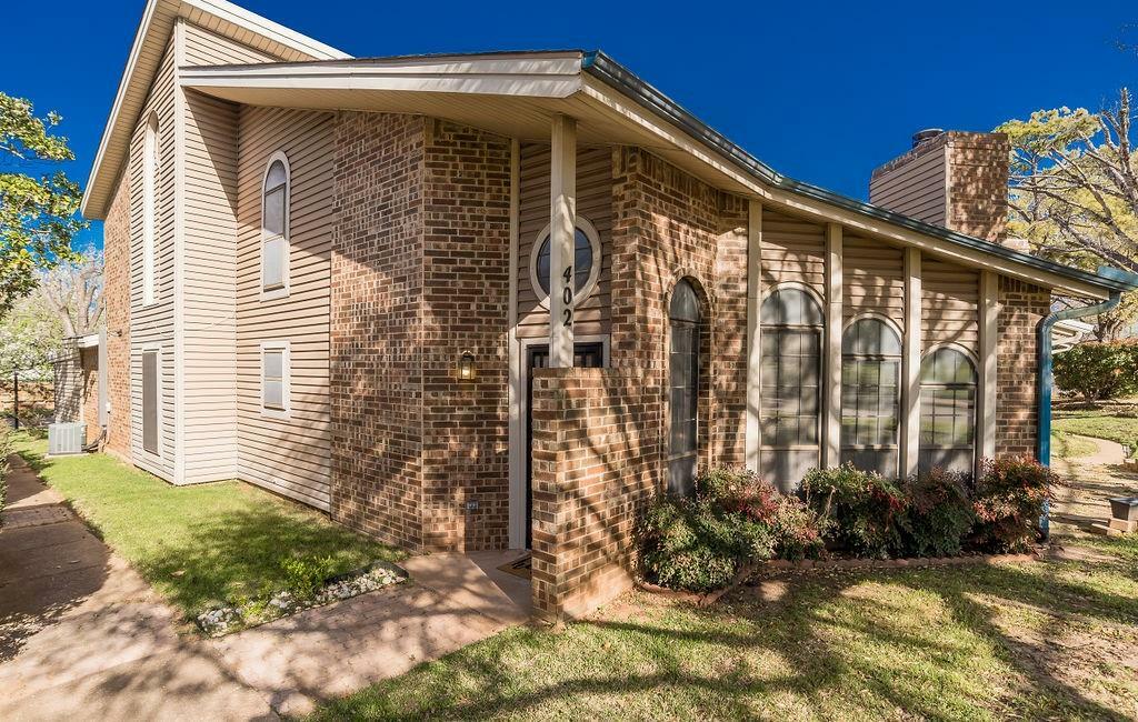 Property Photo: 402 S Fielder Road TX 76013