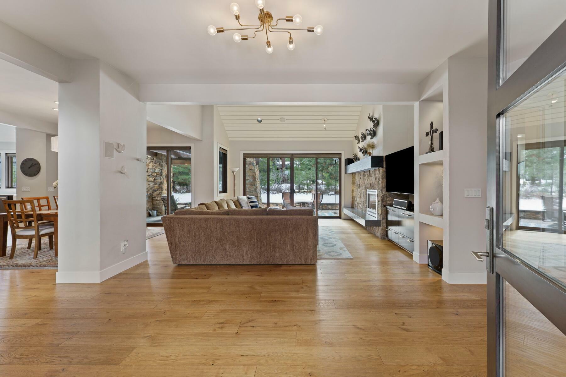 Property Photo: 19445 Randall Court OR 97702