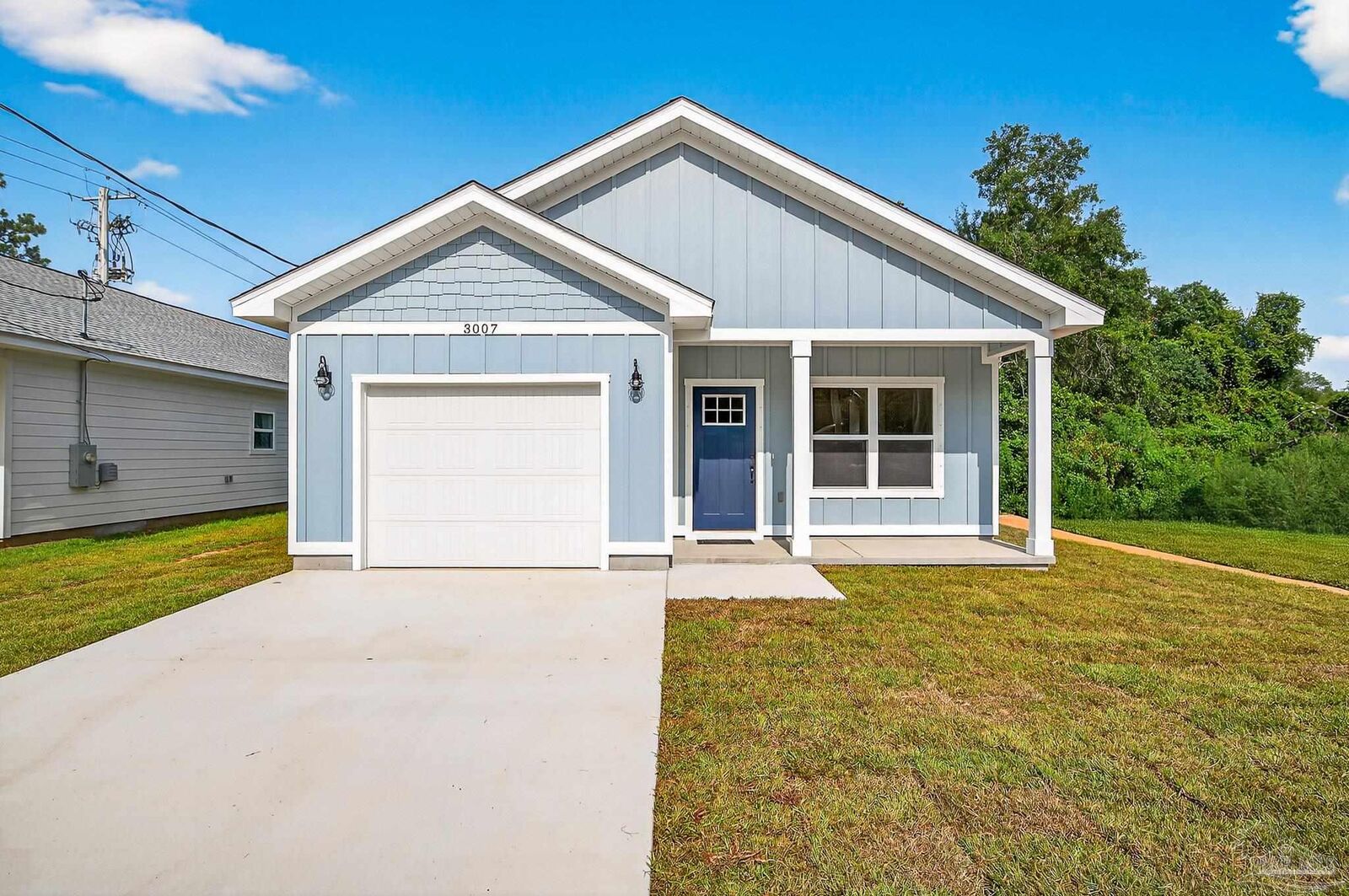 Property Photo:  3007 N 15th Ave  FL 32583 