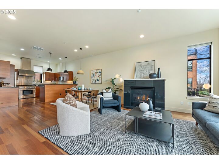 Property Photo:  1660 NW Riverscape Dr  OR 97209 