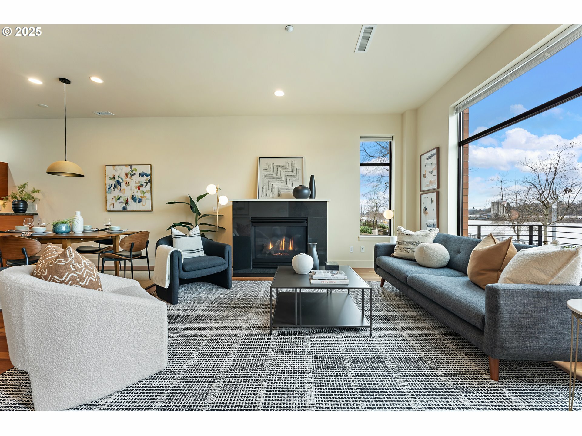 Property Photo: 1660 NW Riverscape Dr OR 97209
