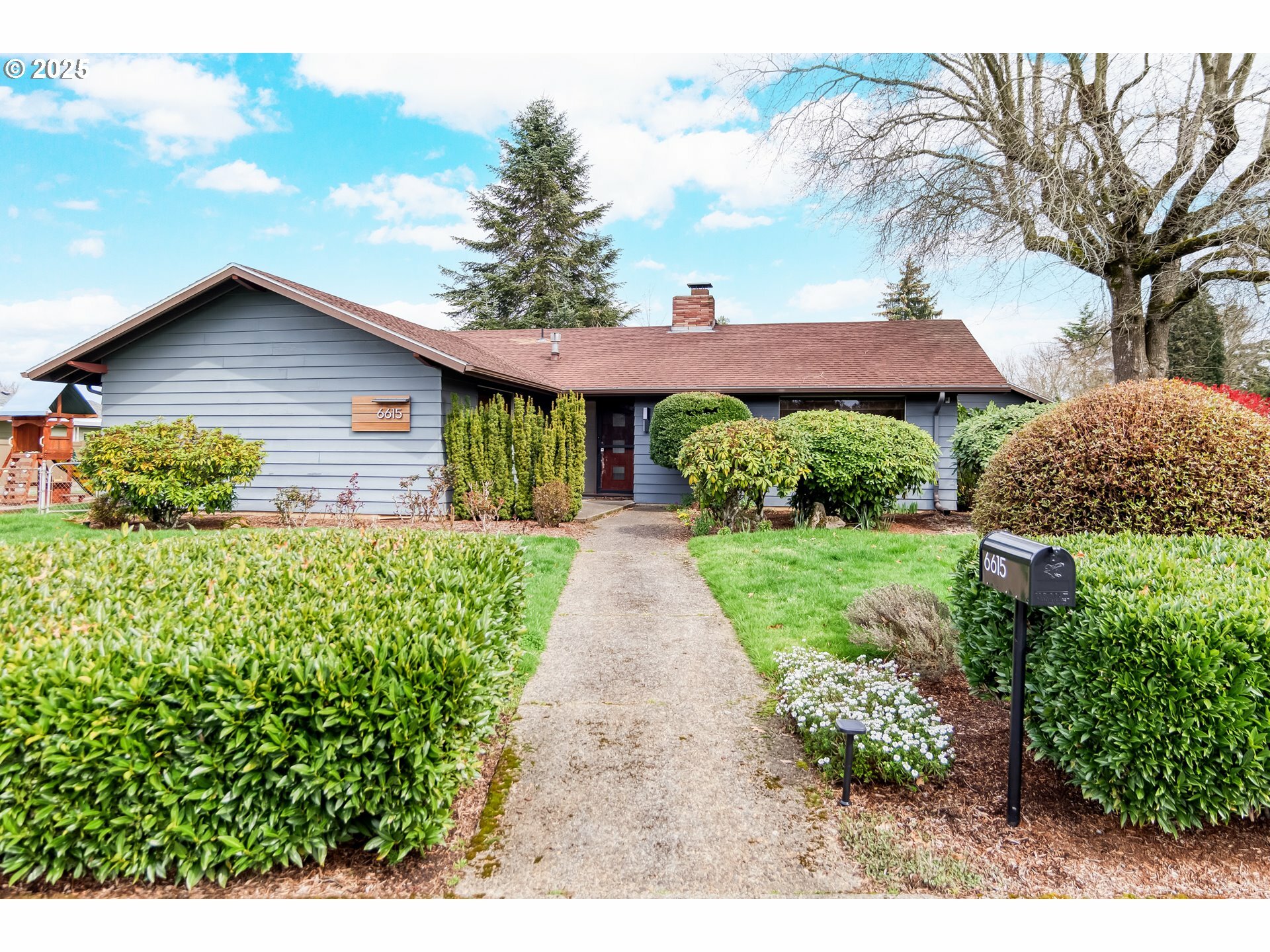 Property Photo: 6615 SE Pine Creek Way OR 97267