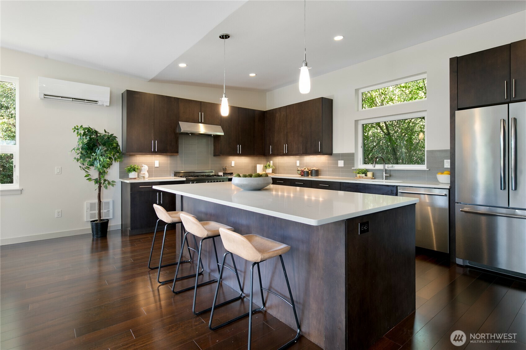 Property Photo: 10039 Densmore Avenue N WA 98133