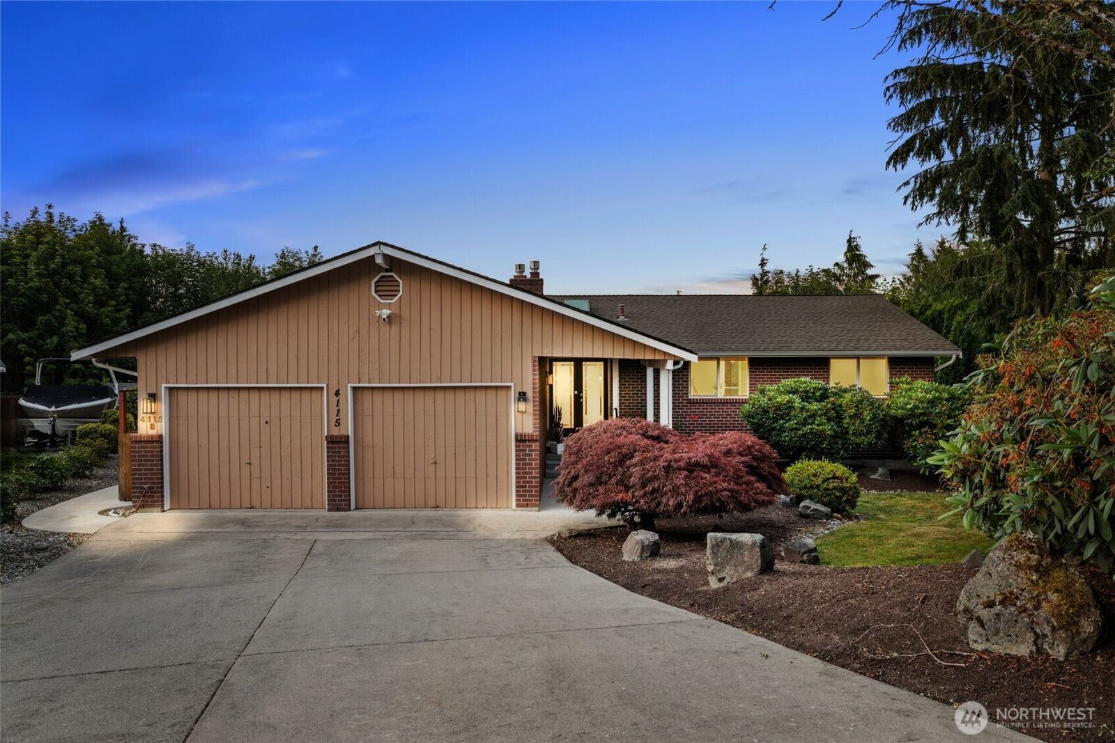 Property Photo:  4115  105th Place SE  WA 98208 