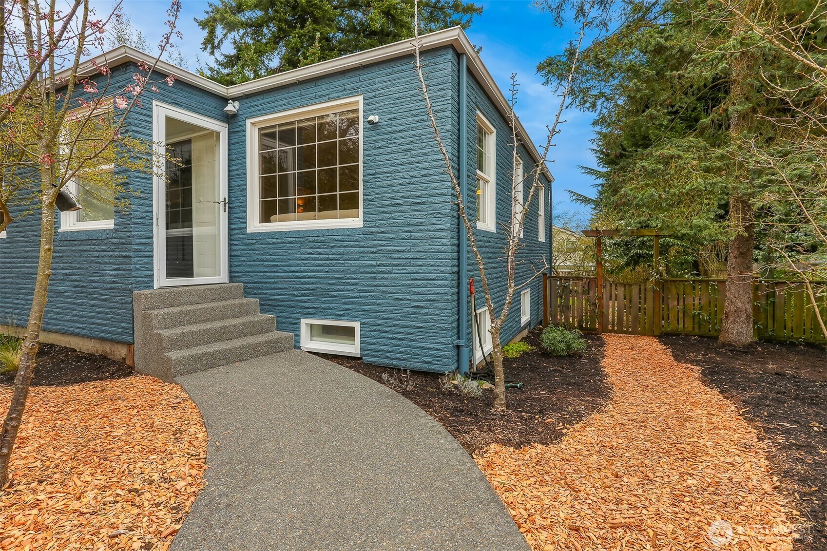 Property Photo:  9512  Dayton Avenue N  WA 98103 