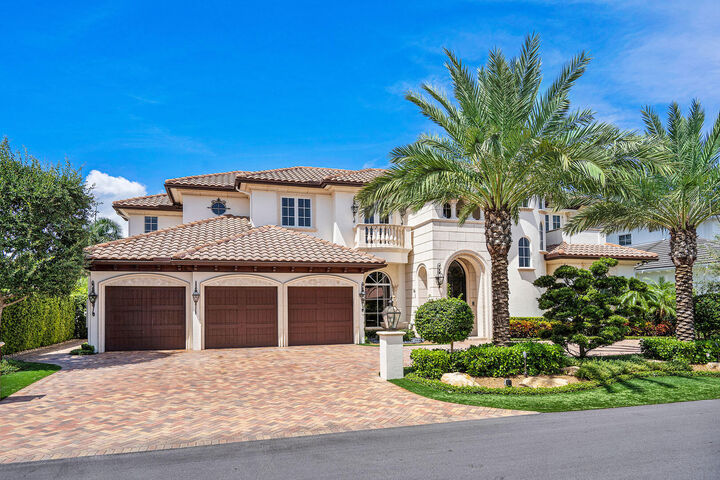 Property Photo:  1801 Thatch Palm Drive  FL 33432 