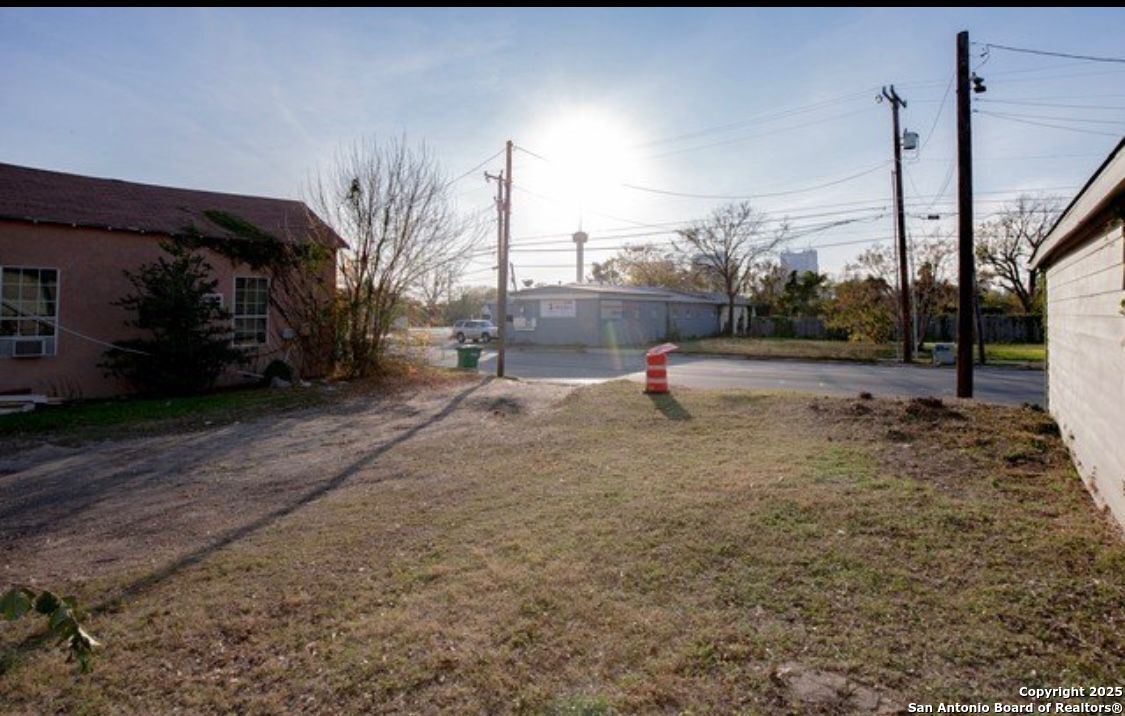Property Photo:  522 N Hackberry St  TX 78202 