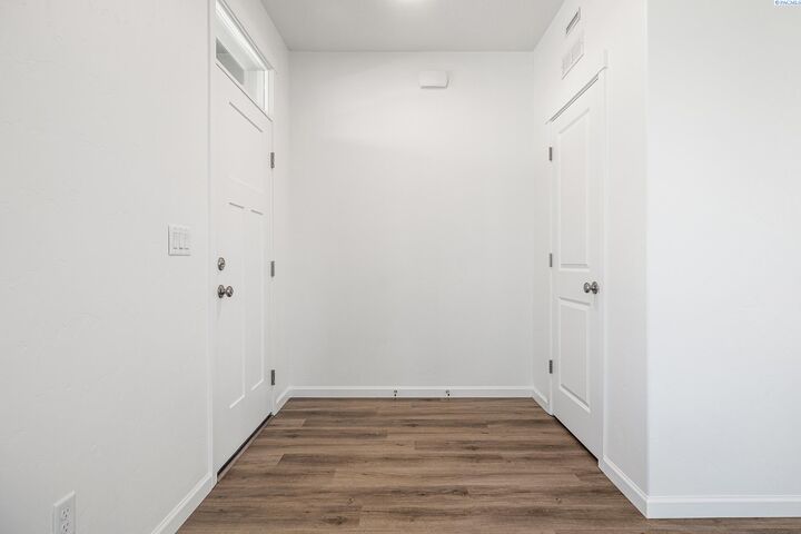 Property Photo:  1603 Diamond Ave  WA 98930 