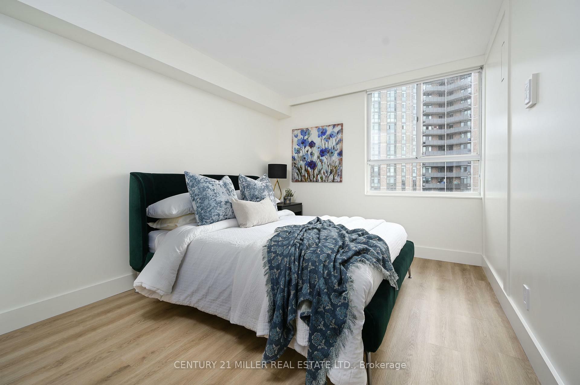 Photo de la propriété: 5280 Lakeshore Road 902 ON L7L 5R1