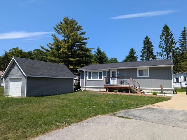 120 Seneca Street  Huron-Kinloss ON N2Z 2X3 photo