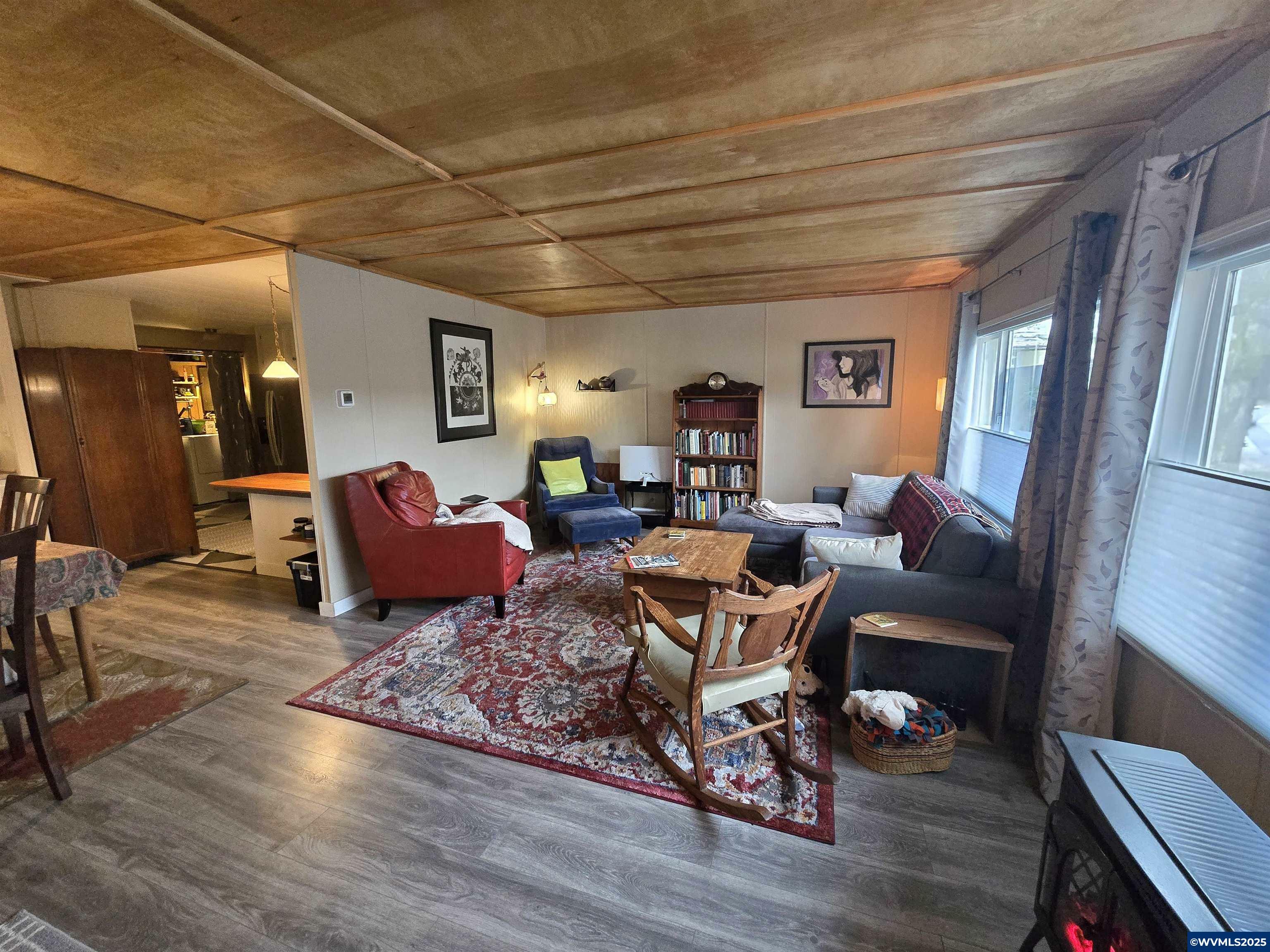 Property Photo: 1475 Green Acres Rd 19 OR 97408