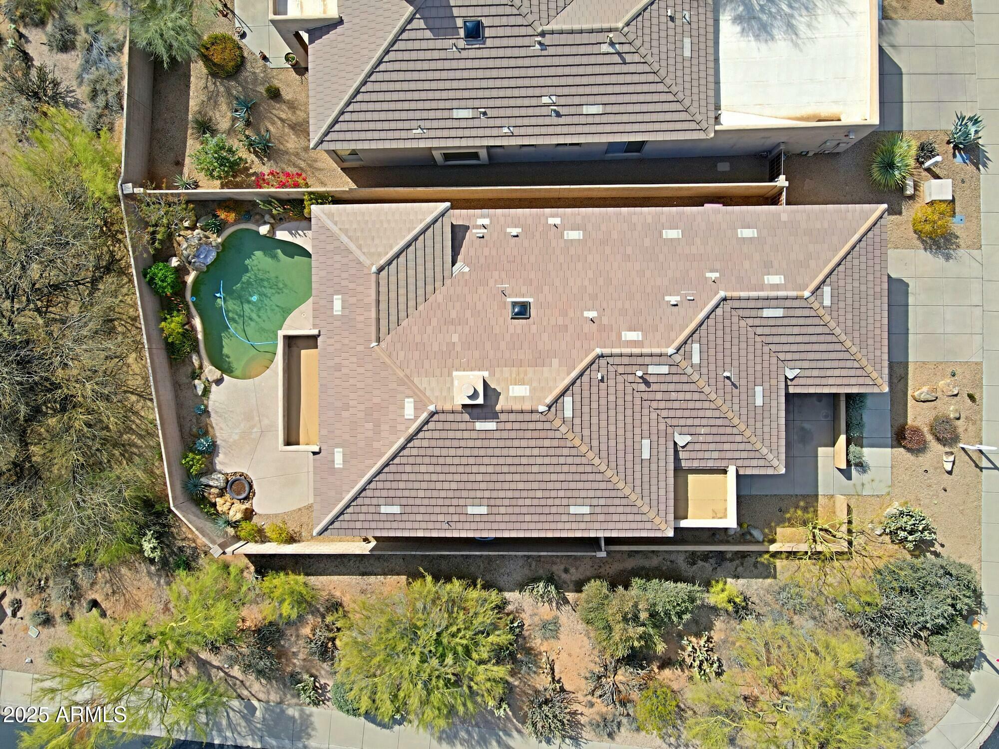Property Photo: 6827 E Eagle Feather Road AZ 85266
