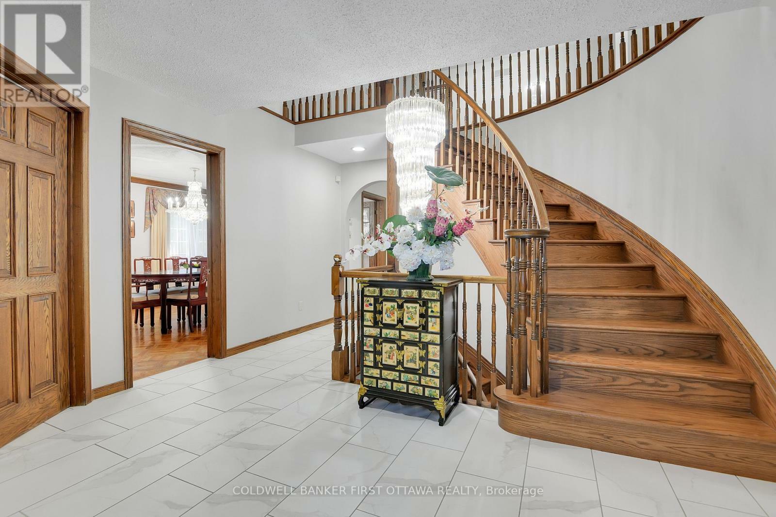 Property Photo: 8 Woodsia Avenue ON K2R 1A9