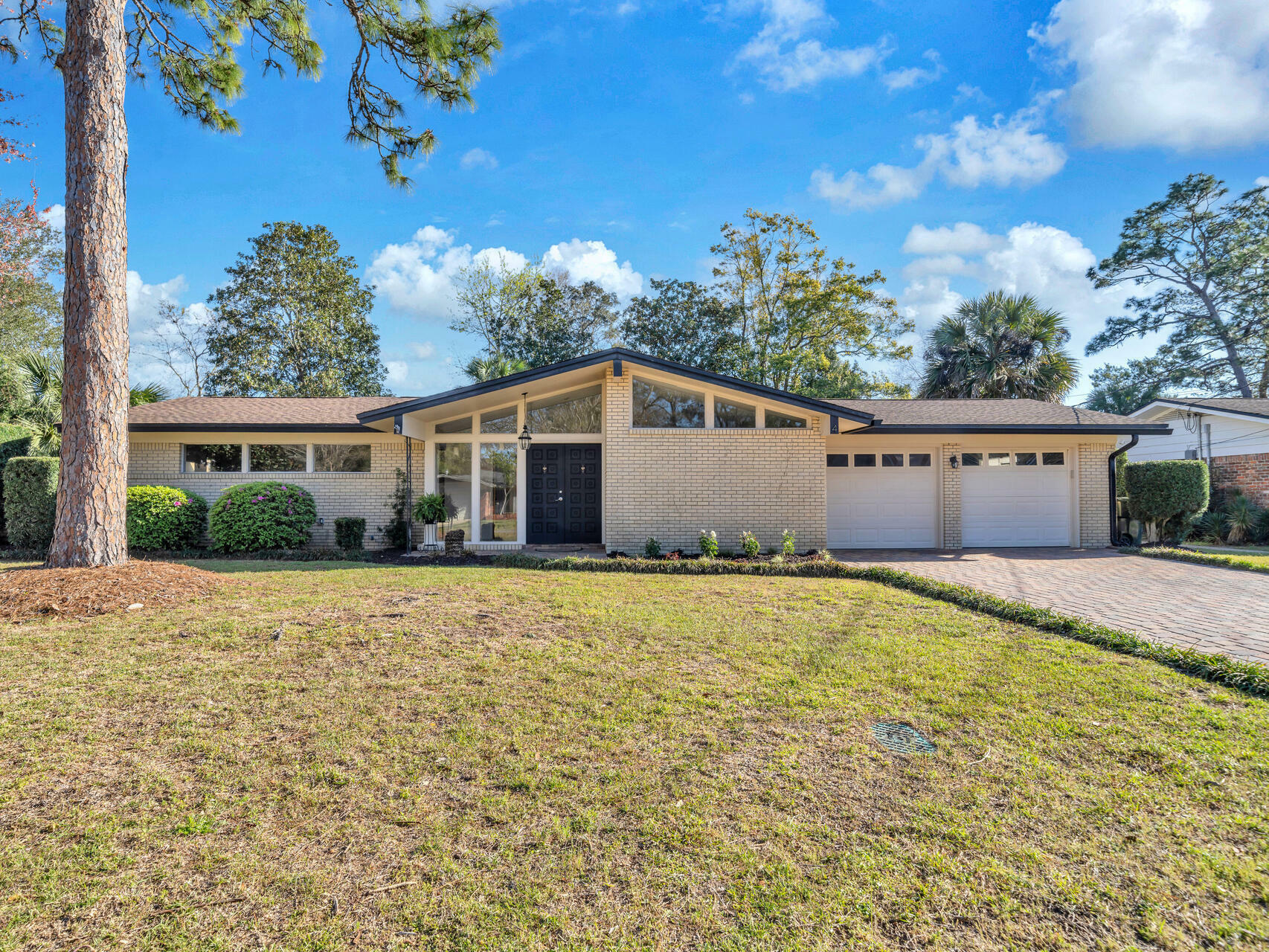 Property Photo: 4 NE Rue De Le Roi Street FL 32547