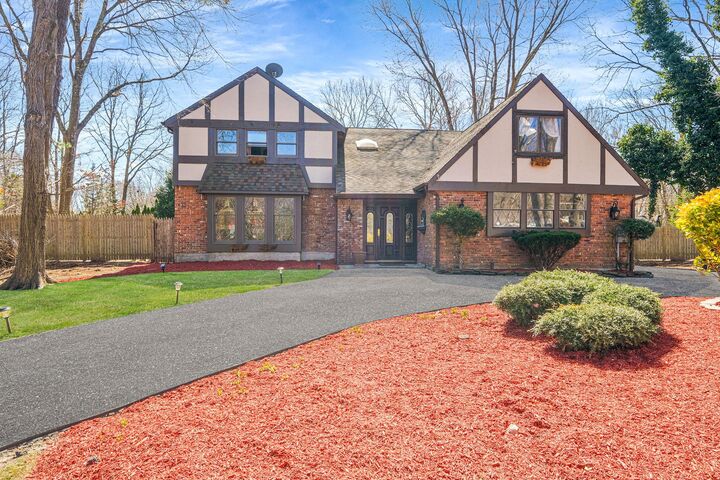 2 Linda Lane  Manorville NY 11949 photo