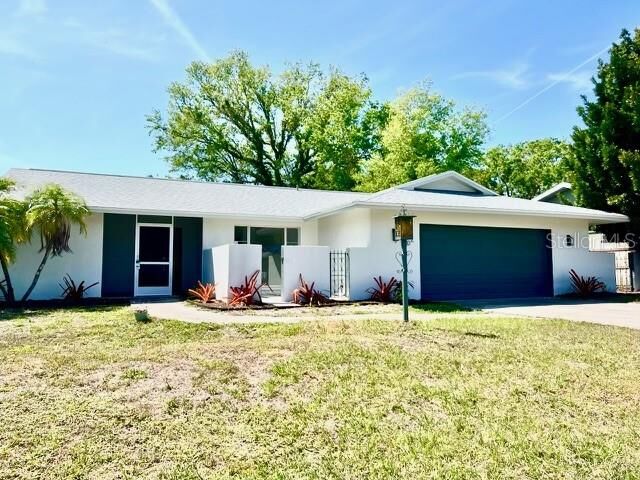 Property Photo: 3320 Riviera Drive FL 34232