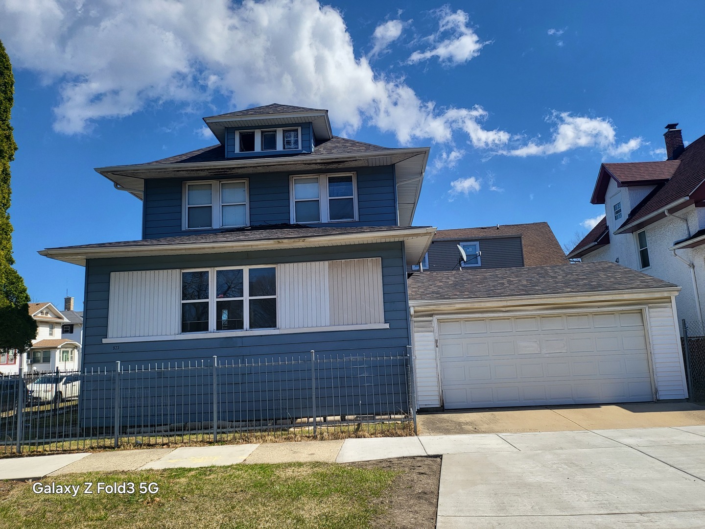 Property Photo: 923 N Pine Avenue IL 60651