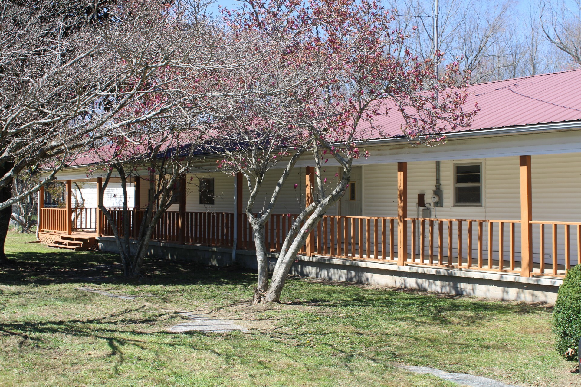 Property Photo: 5369 Hillsboro Viola Rd TN 37355