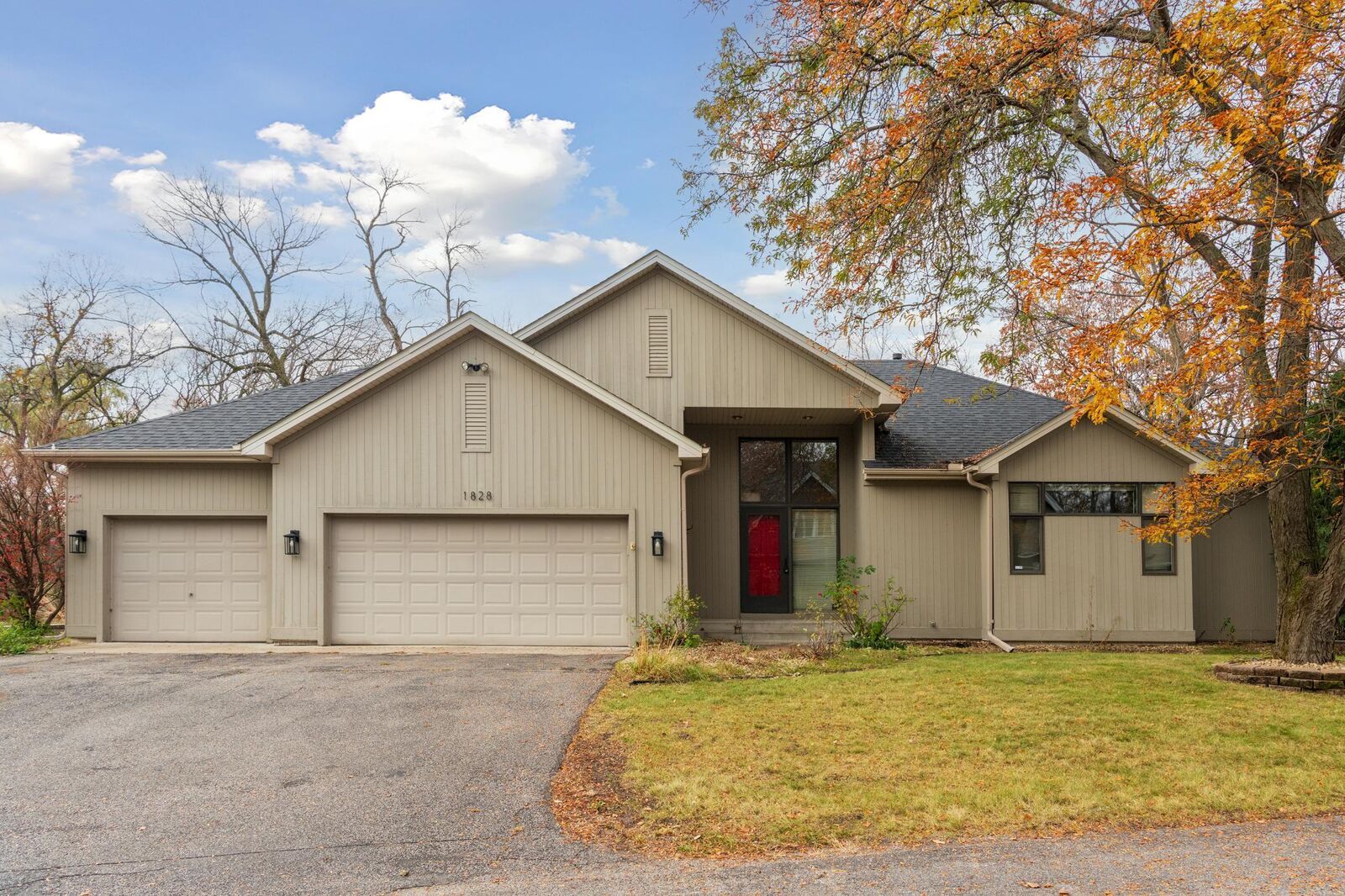Property Photo: 1828 Essex Road MN 55305