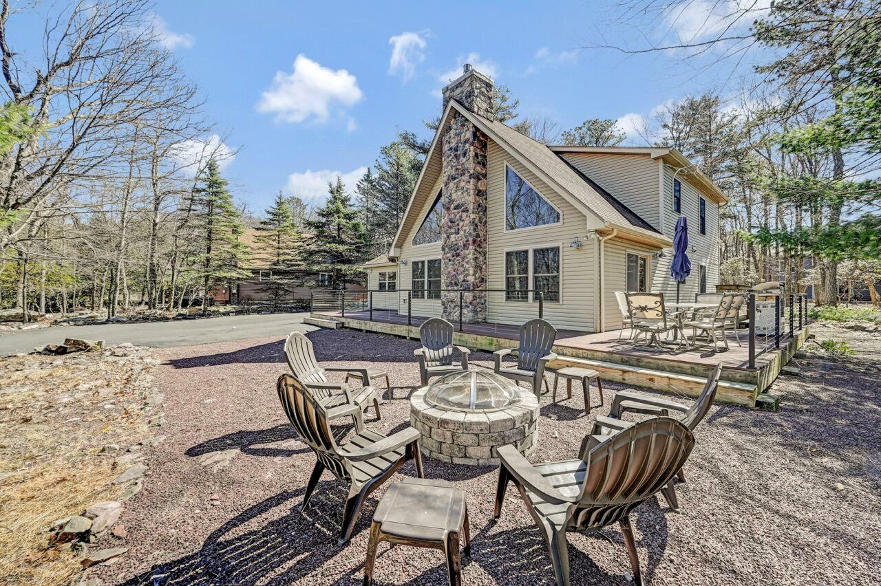 Property Photo: 29 Estates Dr PA 18624