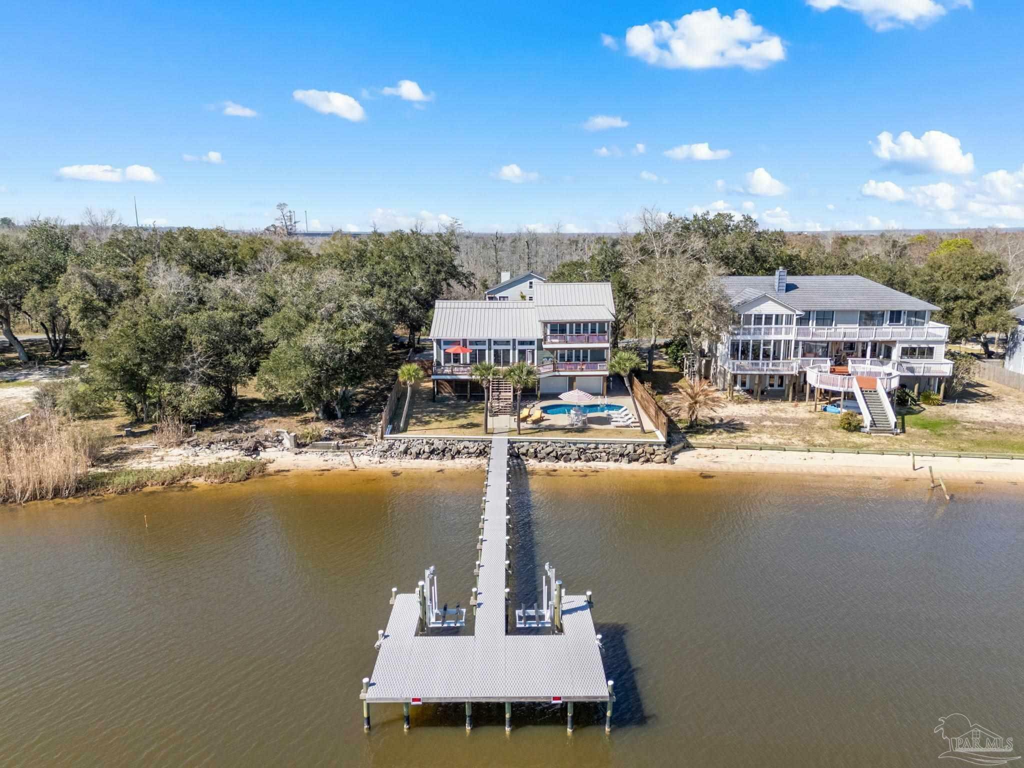 Property Photo: 3723 Mackey Cove Dr FL 32514