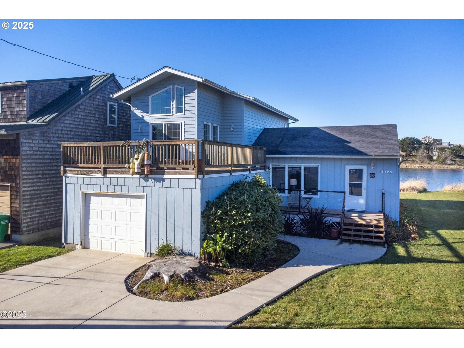 Property Photo: 35120 Rueppell Ave OR 97135