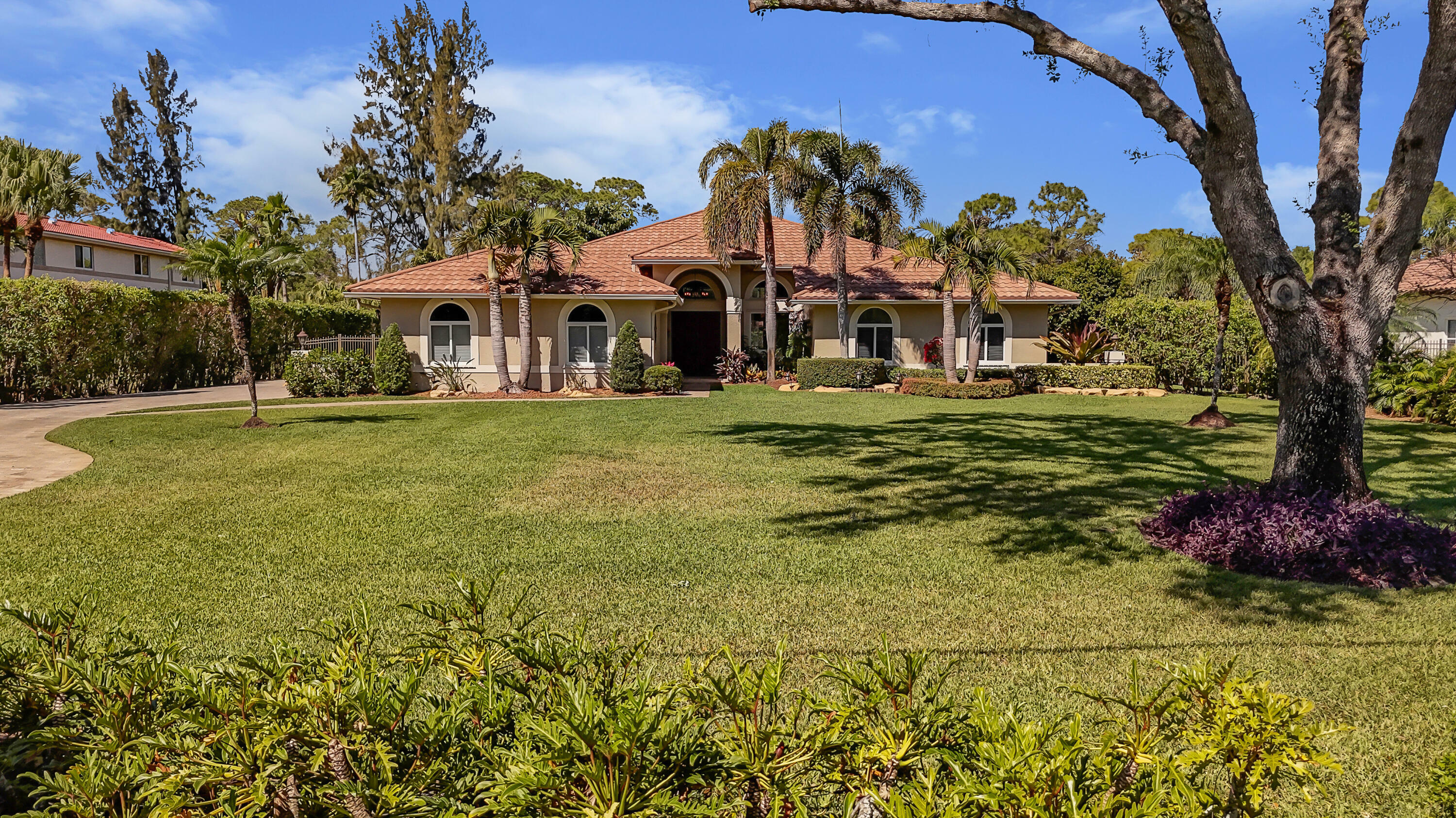 Property Photo: 6925 NW 66th Avenue FL 33067
