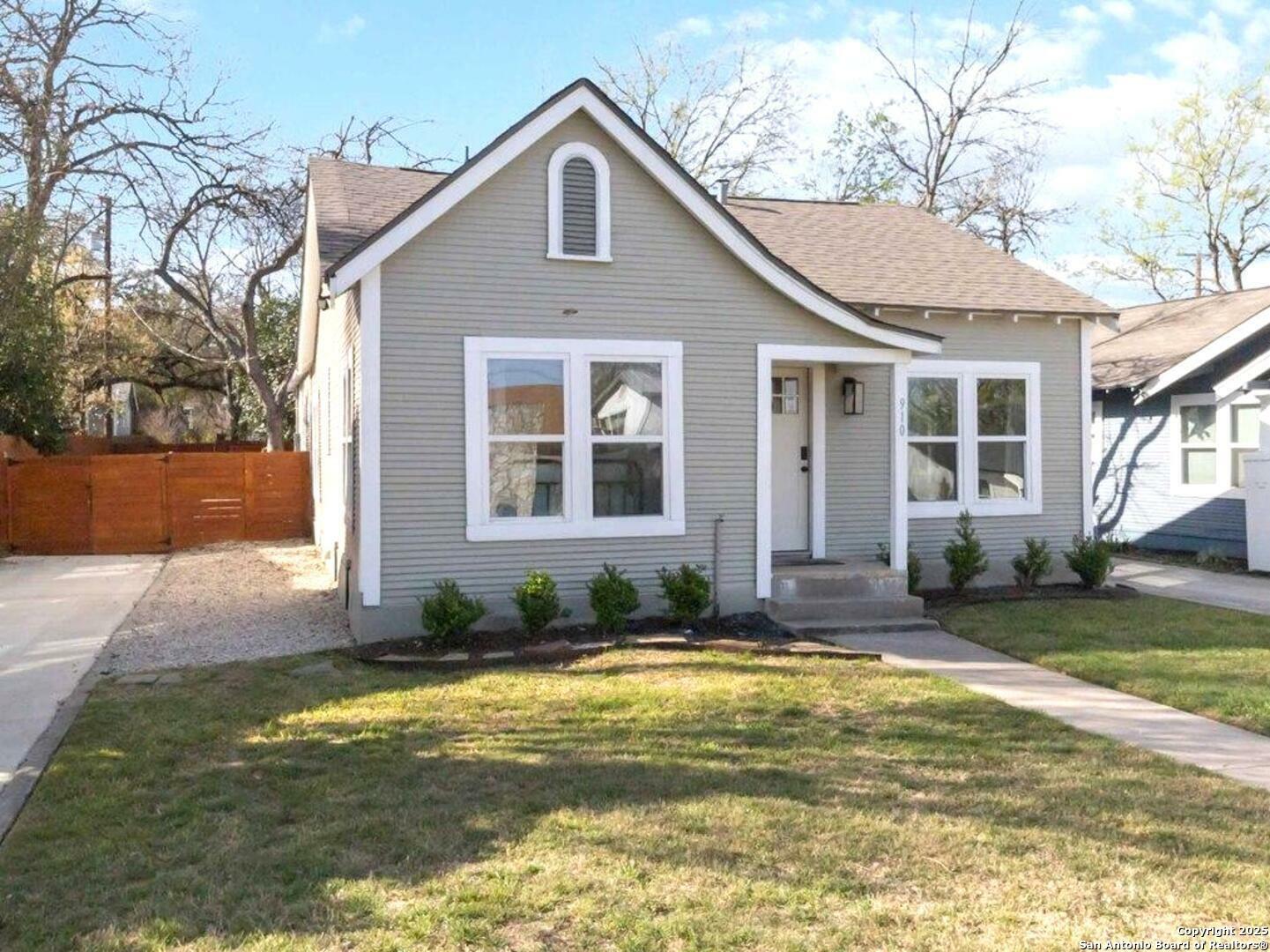 Property Photo: 910 Bailey Ave TX 78210
