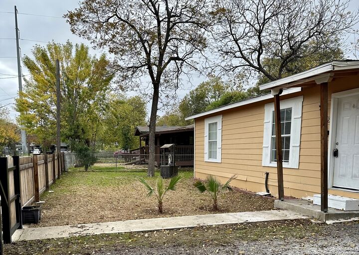 1819 Madrid St  San Antonio TX 78237 photo
