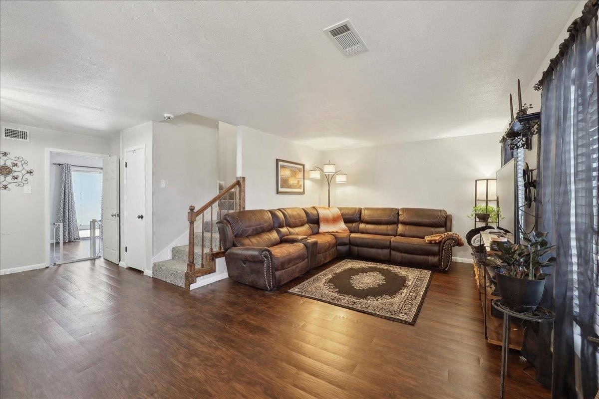 Property Photo: 465 Longmeadow St TX 77707