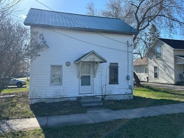 236 N E Street  Cheboygan MI 49721 photo