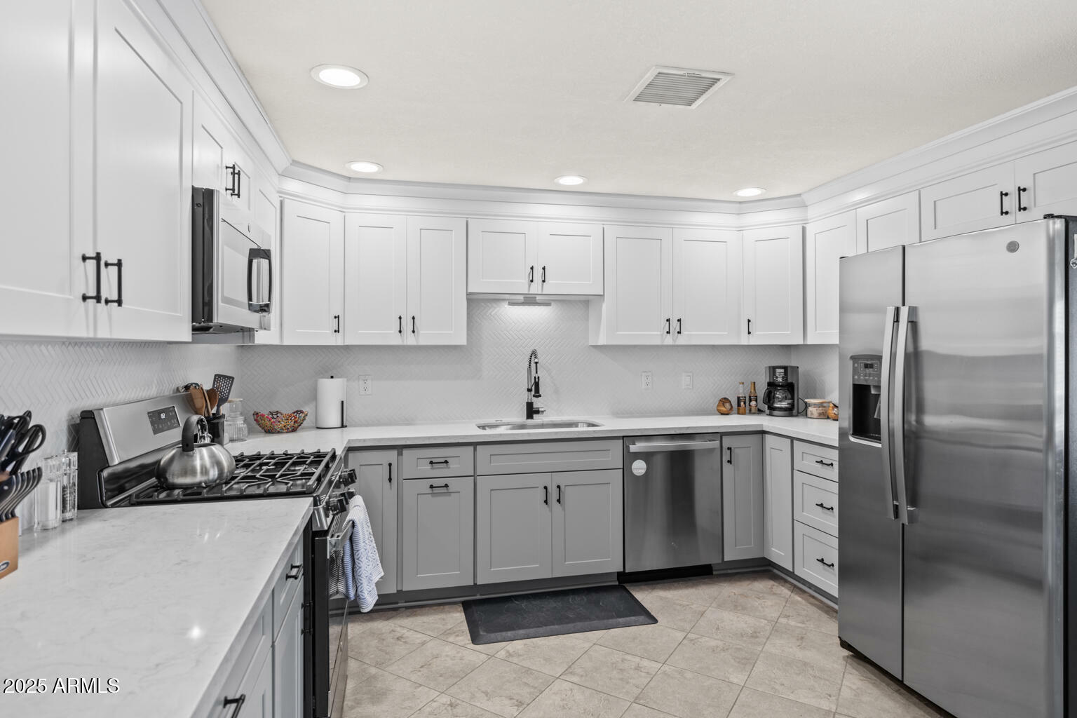13237 N 38th Place  Phoenix AZ 85032 photo