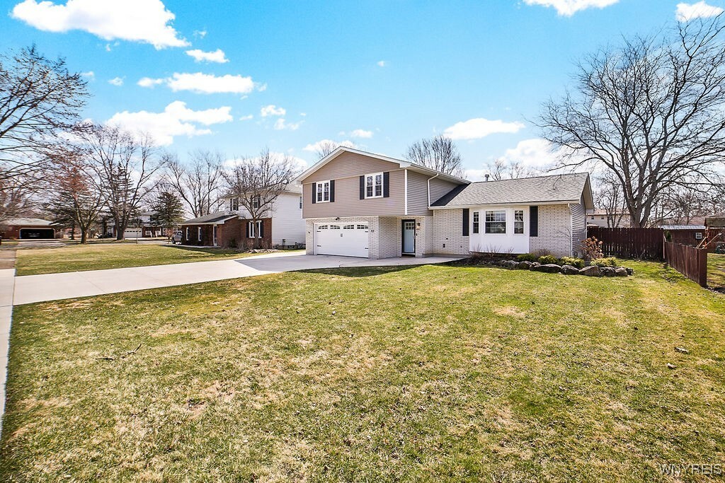 Property Photo: 62 Pin Oak Circle NY 14072