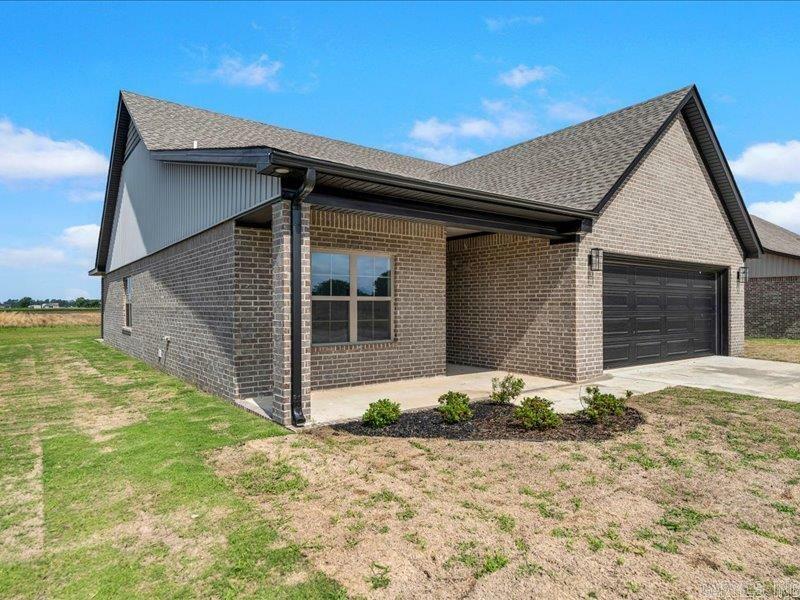 Property Photo: 173 Pintail Pointe AR 72442