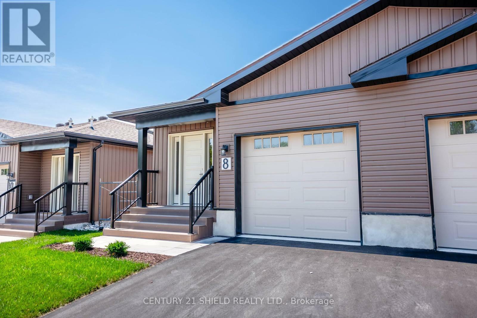 Property Photo: 8 Erindale Lane ON K0C 1P0