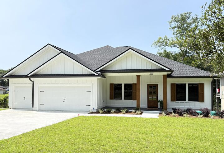 Property Photo: 1720 25th Street Street FL 32578