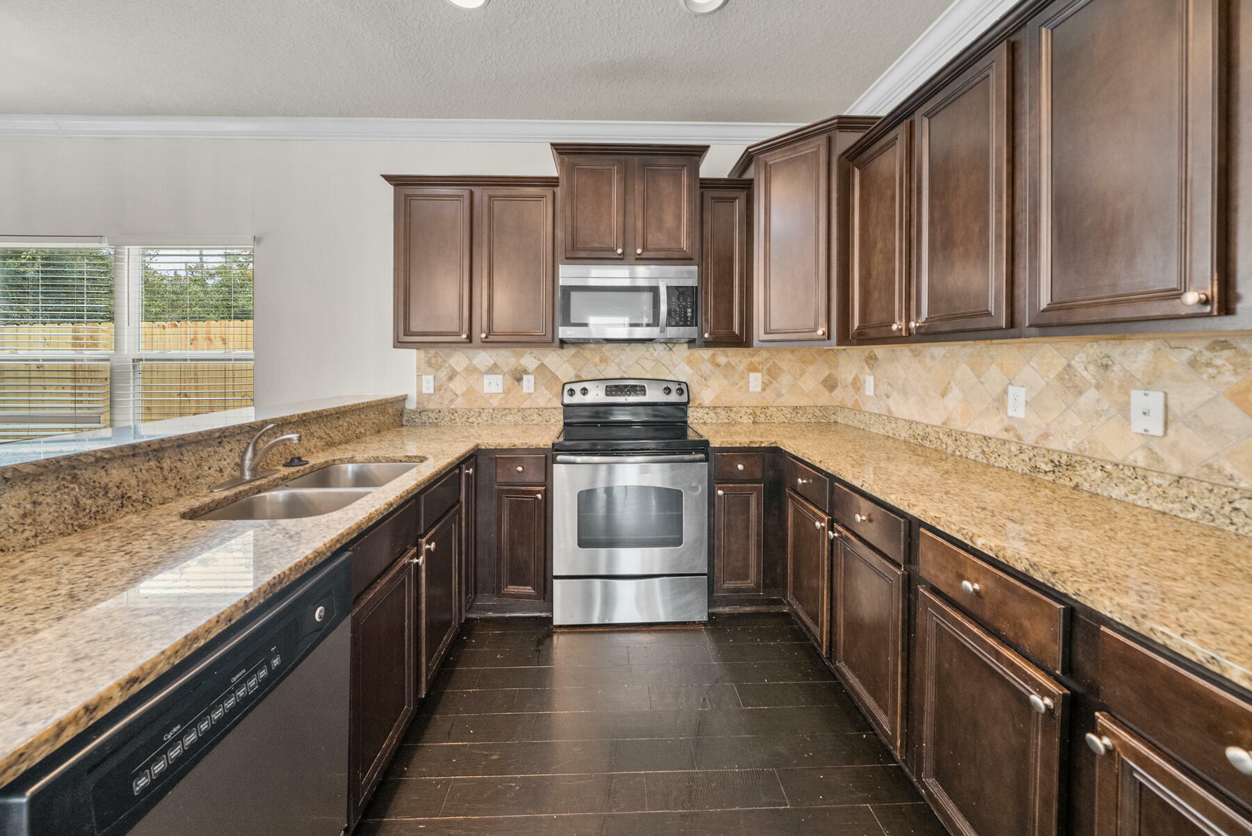 Property Photo: 41 Hackberry Way FL 32459