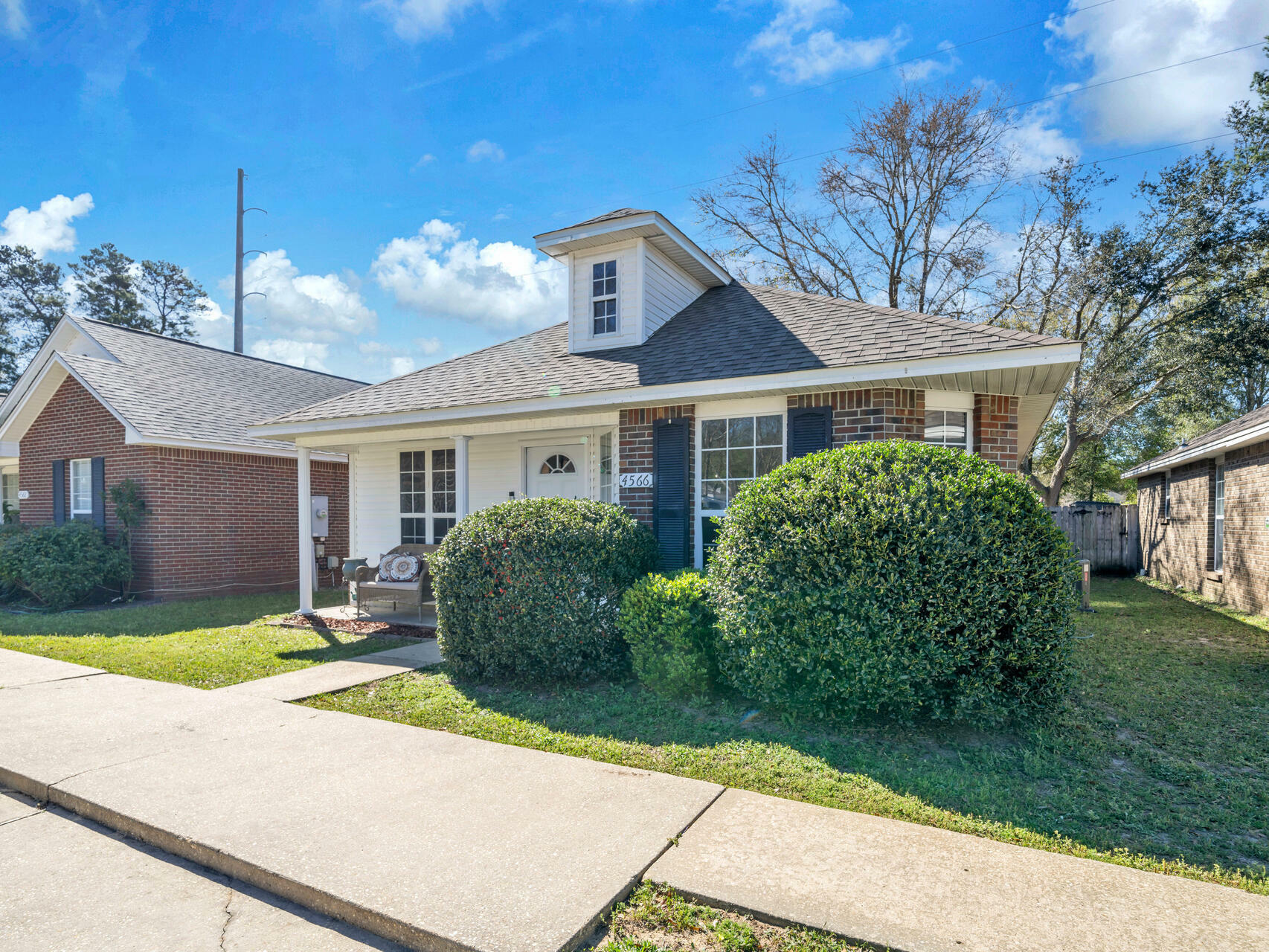 Property Photo: 4566 Barrington Lane FL 32578