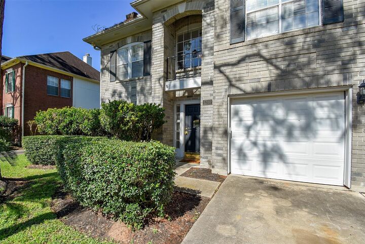 Property Photo:  1207 Green Knoll Drive  TX 77479 