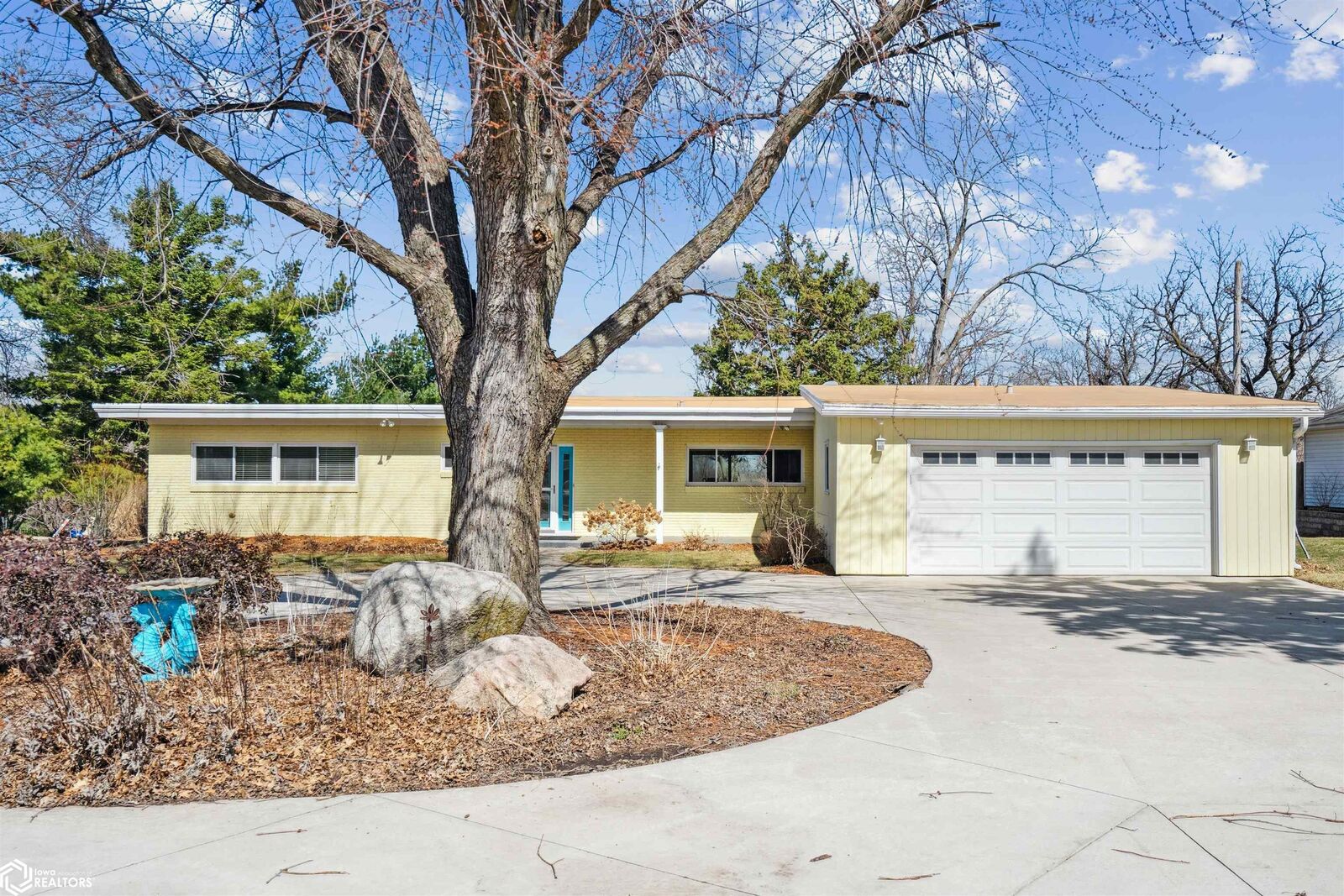Property Photo:  1705 W Lincoln Way  IA 50158 